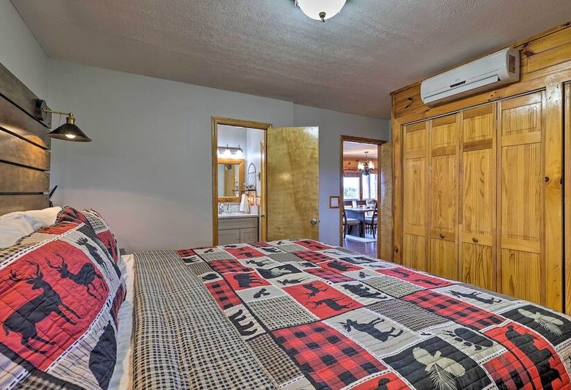 Mtn Views & Fire Pit: Rustic Piney Creek Cabin