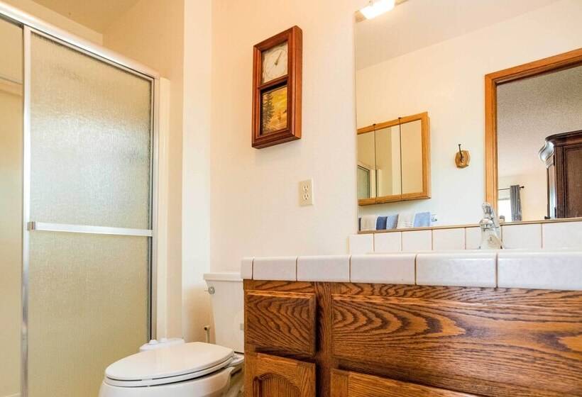 Rustic Groveland Home: Private Hot Tub, Deck & Bbq