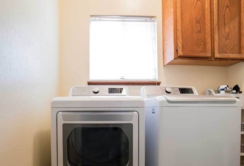 Rustic Groveland Home: Private Hot Tub, Deck & Bbq