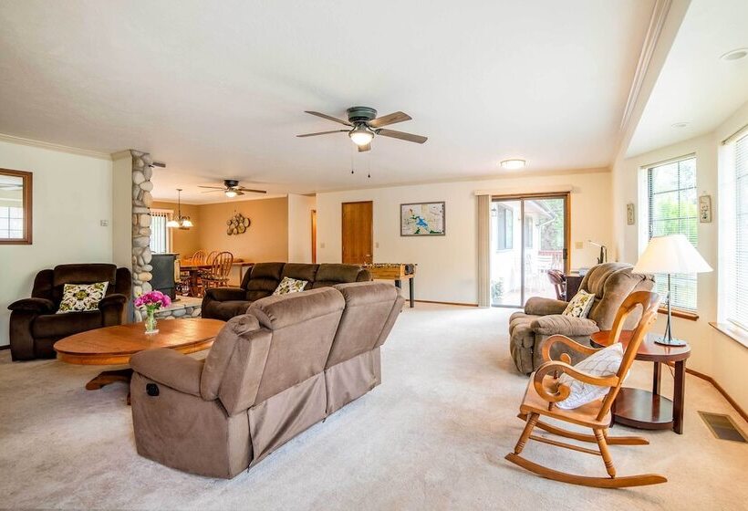 Rustic Groveland Home: Private Hot Tub, Deck & Bbq