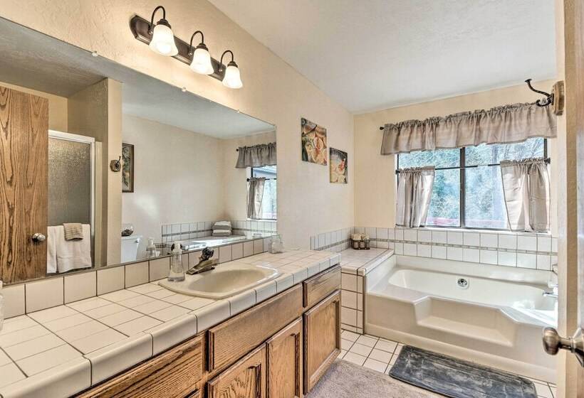 Rustic Groveland Home: Private Hot Tub, Deck & Bbq