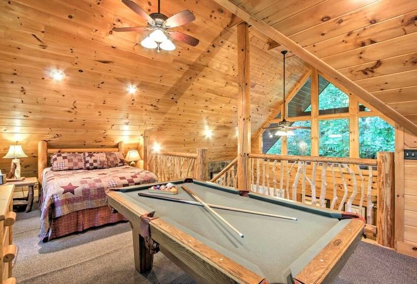 Rustic Smoky Mountain Cabin W/ Hot Tub & Fireplace