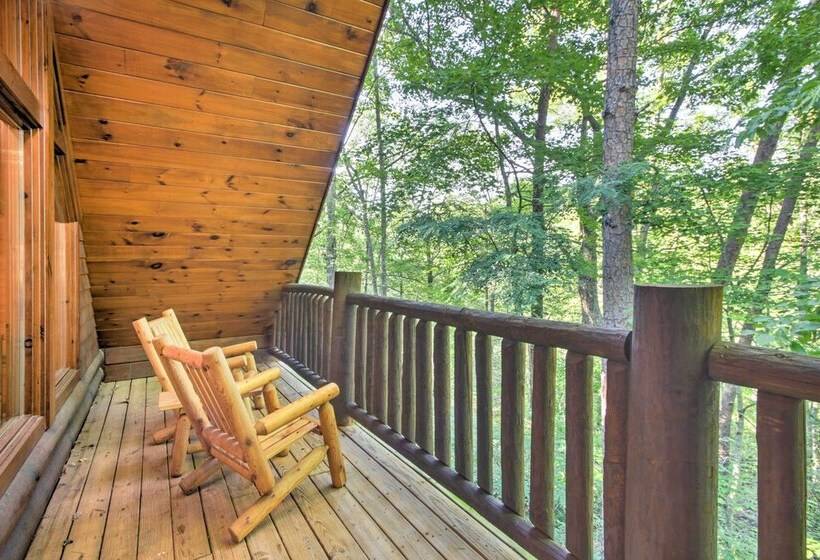 Rustic Smoky Mountain Cabin W/ Hot Tub & Fireplace