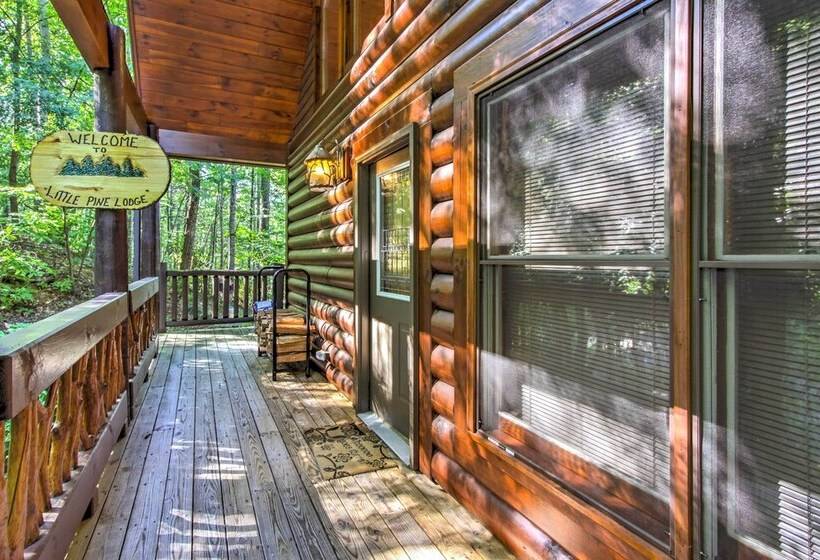 Rustic Smoky Mountain Cabin W/ Hot Tub & Fireplace