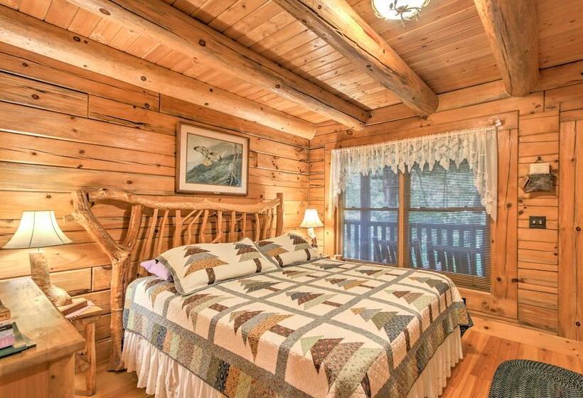 Rustic Smoky Mountain Cabin W/ Hot Tub & Fireplace