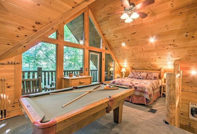 Rustic Smoky Mountain Cabin W/ Hot Tub & Fireplace