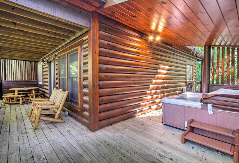 Rustic Smoky Mountain Cabin W/ Hot Tub & Fireplace