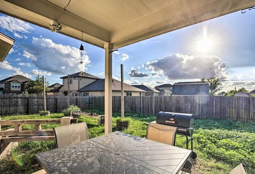 San Antonio Home W/ Yard ~ 8 Mi To Lackland!