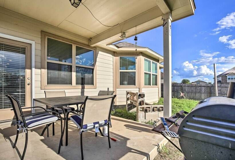 San Antonio Home W/ Yard ~ 8 Mi To Lackland!