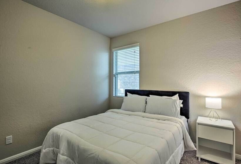 San Antonio Home W/ Yard ~ 8 Mi To Lackland!