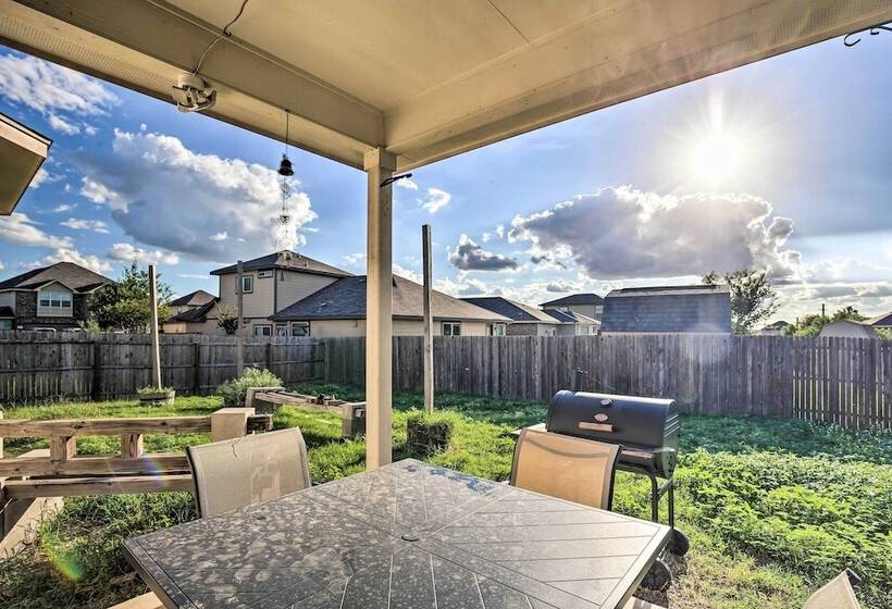 San Antonio Home W/ Yard ~ 8 Mi To Lackland!