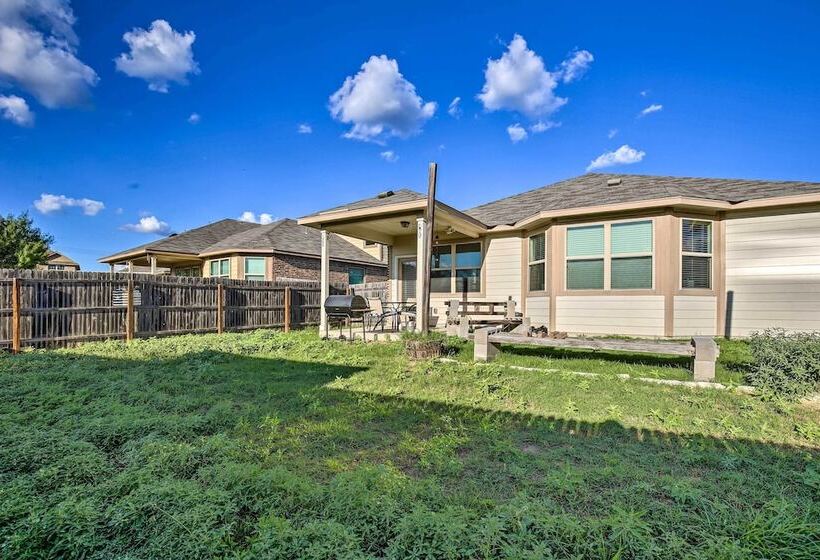 San Antonio Home W/ Yard ~ 8 Mi To Lackland!