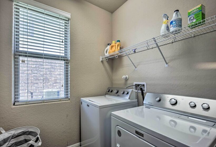 San Antonio Home W/ Yard ~ 8 Mi To Lackland!