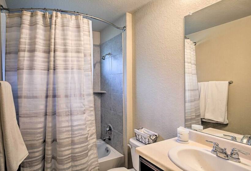 San Antonio Retreat W/ Yard & Grill Near Downtown!