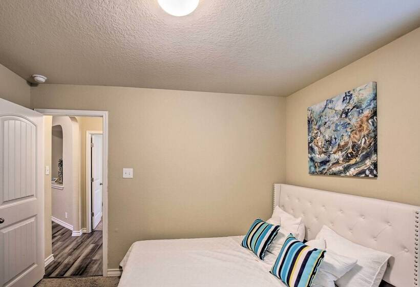 San Antonio Retreat W/ Yard & Grill Near Downtown!