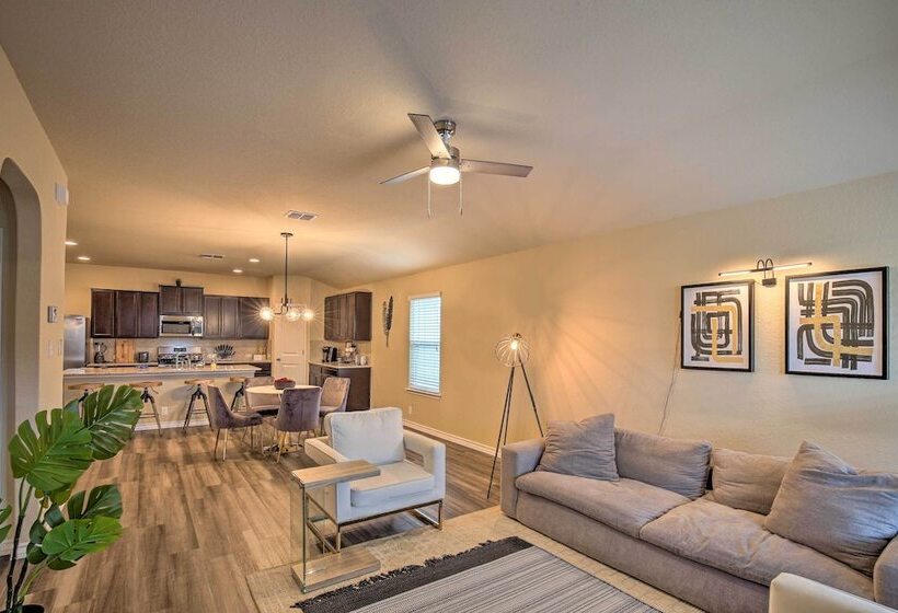San Antonio Retreat W/ Yard & Grill Near Downtown!