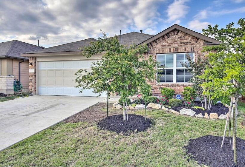 San Antonio Retreat W/ Yard & Grill Near Downtown!