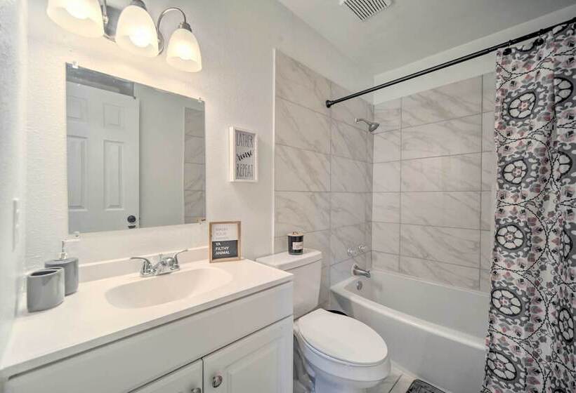 San Marcos Cottage W/ Large Private Backyard!