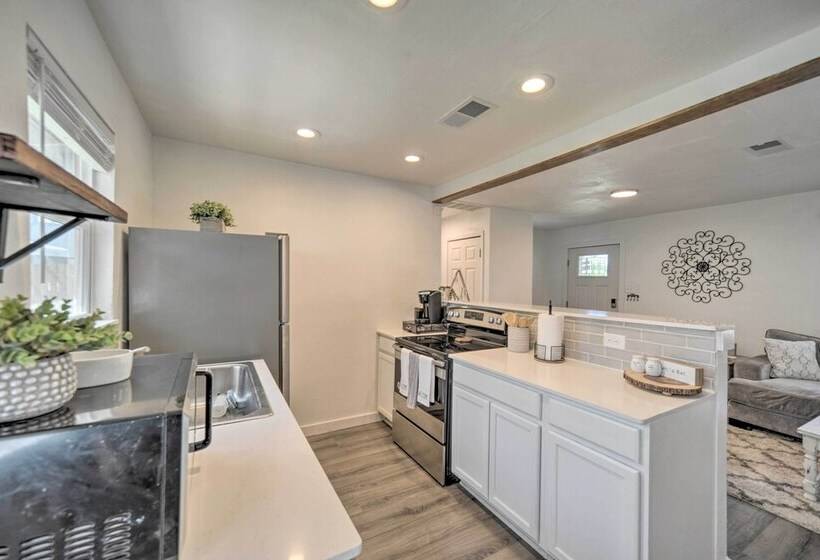 San Marcos Cottage W/ Large Private Backyard!