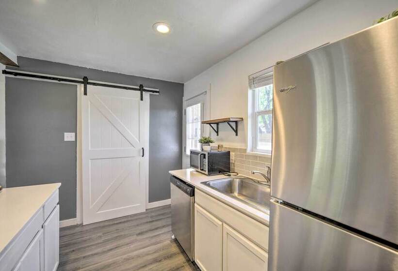 San Marcos Cottage W/ Large Private Backyard!