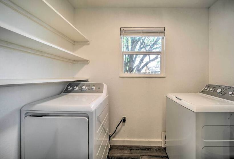 San Marcos Cottage W/ Large Private Backyard!