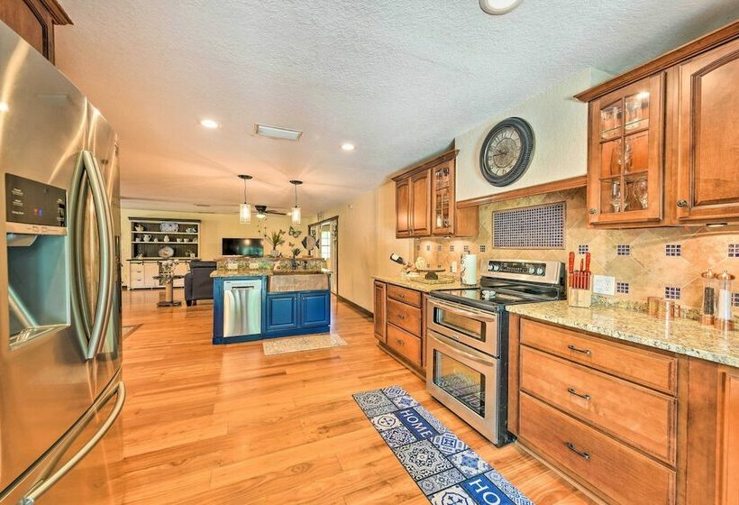 Sarasota Home W/ Pool ~ 5 Miles To The Beach!