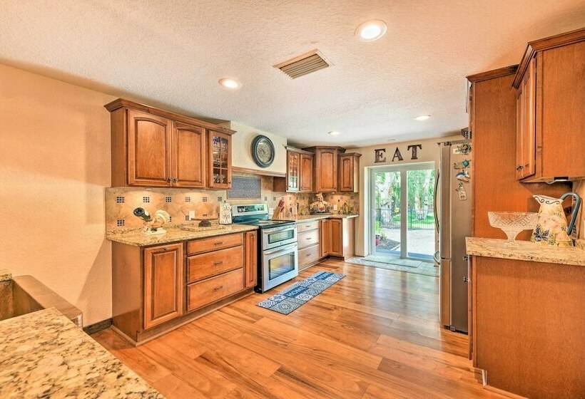 Sarasota Home W/ Pool ~ 5 Miles To The Beach!
