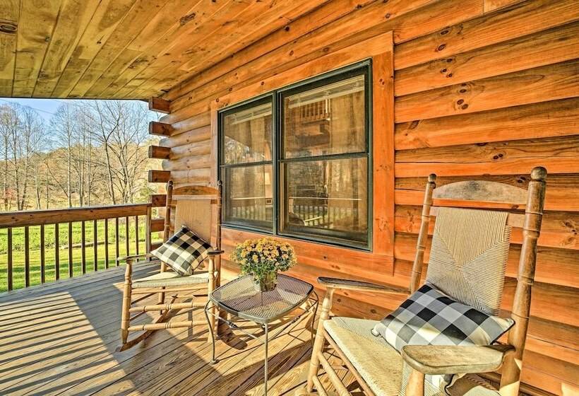 Creekside Bryson City Cabin W/ Private Hot Tub
