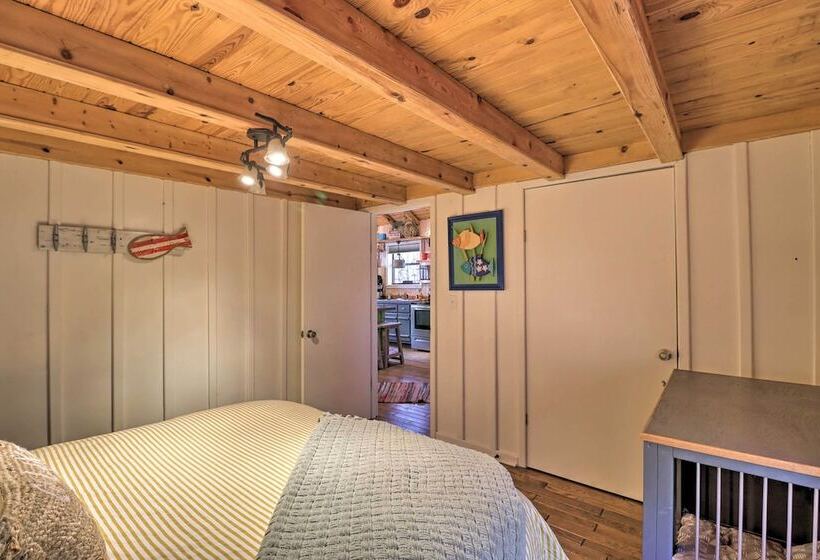 Scenic Greers Ferry Cabin W/ Deck + Fire Pit!