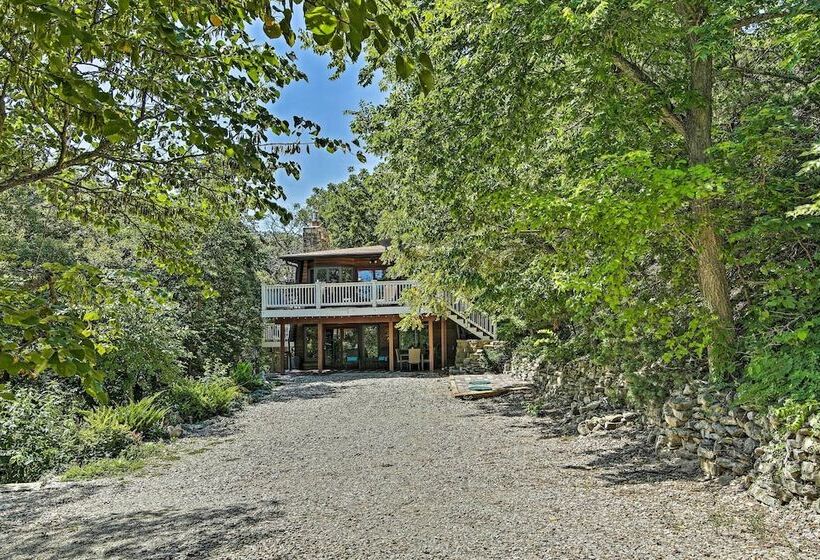 Walk To Tuttle Creek Lake: Secluded Scenic Retreat