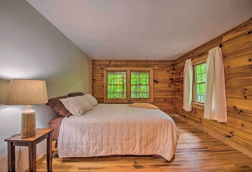 Secluded Waynesville Cabin: Deck, Grill & Fire Pit