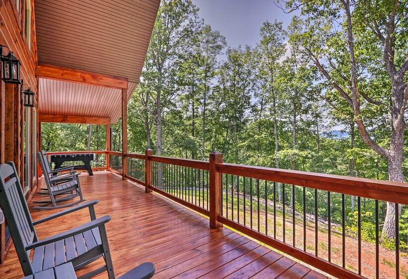 Sevierville Cabin: Deck W/ Foosball & Hot Tub!