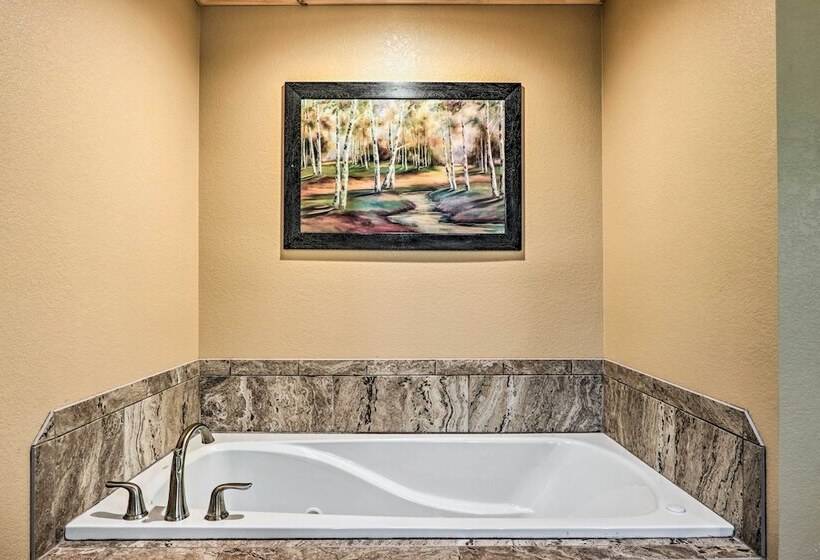 Sevierville Cabin: Deck W/ Foosball & Hot Tub!