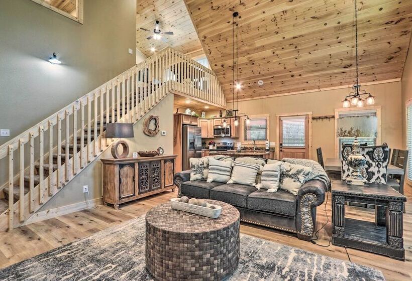 Sevierville Cabin: Deck W/ Foosball & Hot Tub!