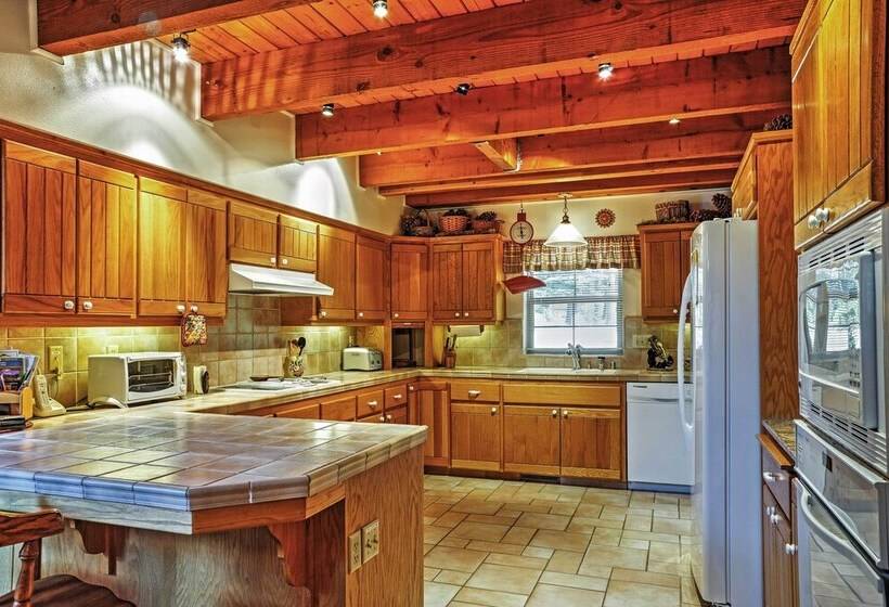 Shaver Lake Cabin W/ Hot Tub, Deck & Trail Access!