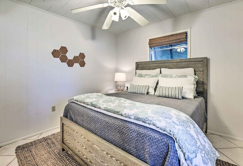 Single Story Bayside Retreat W/ Water Views!