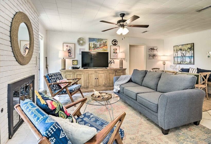 Single Story Bayside Retreat W/ Water Views!