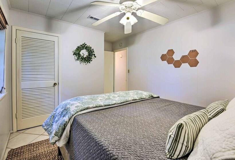 Single Story Bayside Retreat W/ Water Views!