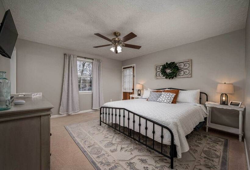 Single Story Manchester Home Close To Parks!