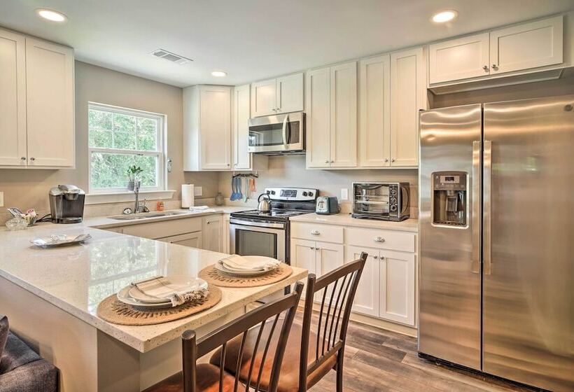 Sleek Baton Rouge Home Near Lsu & Downtown!