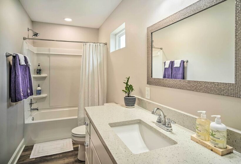 Sleek Baton Rouge Home Near Lsu & Downtown!