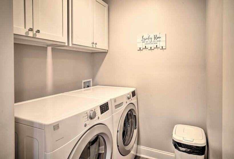 Sleek Baton Rouge Home Near Lsu & Downtown!