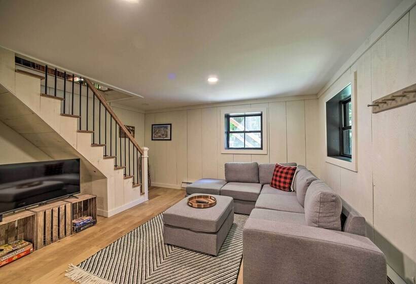 Sleek Cabin W/ Deck, 8 Miles To Mount Snow & Hikes