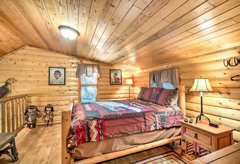 Smoky Mountain Rustic Log Cabin W/ Furnished Patio
