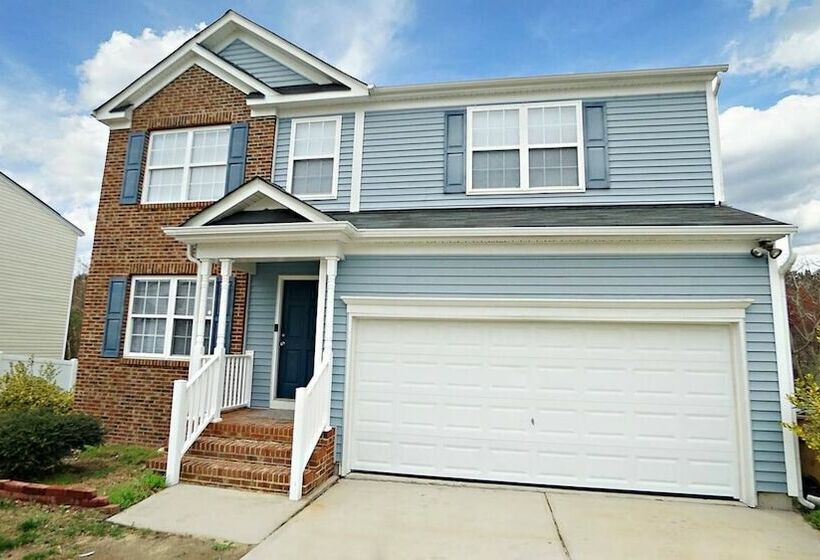Spacious 4br House W Screenedin Porch