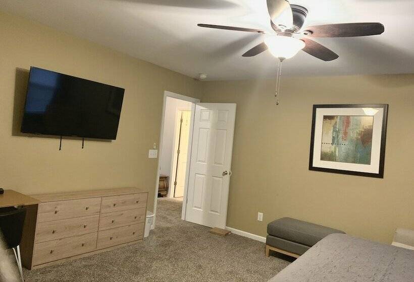 Spacious 4br House W Screenedin Porch