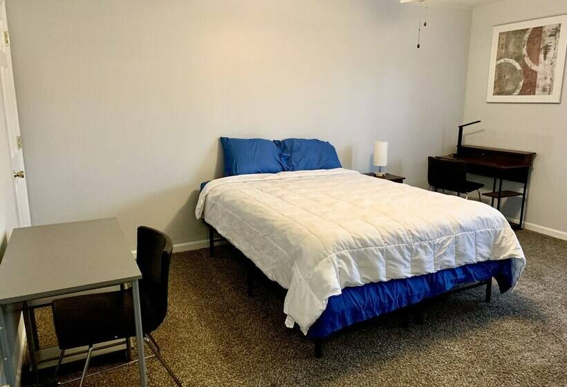 Spacious 4br House W Screenedin Porch