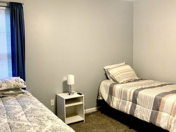 Spacious 4br House W Screenedin Porch