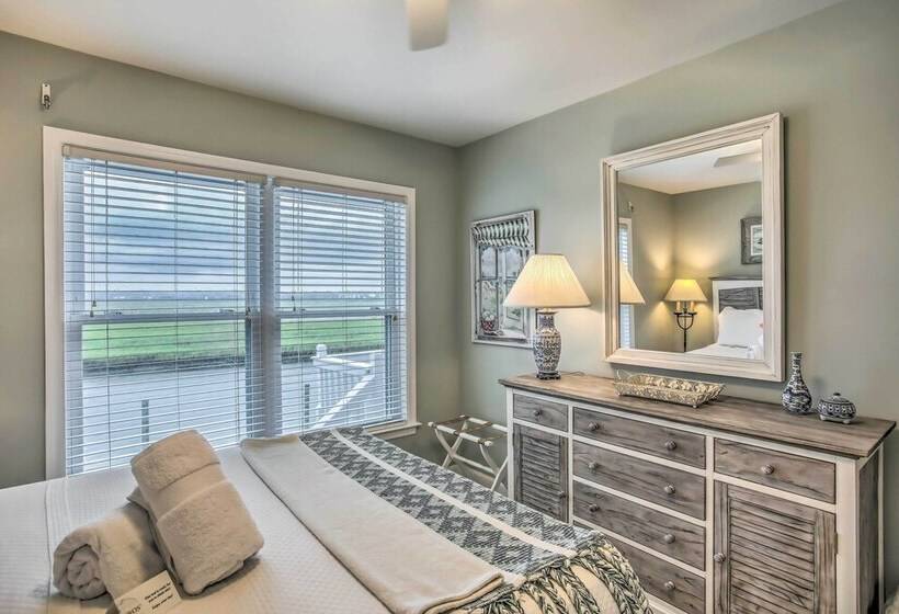 Spacious Beach Cottage W/ Private Dock Access