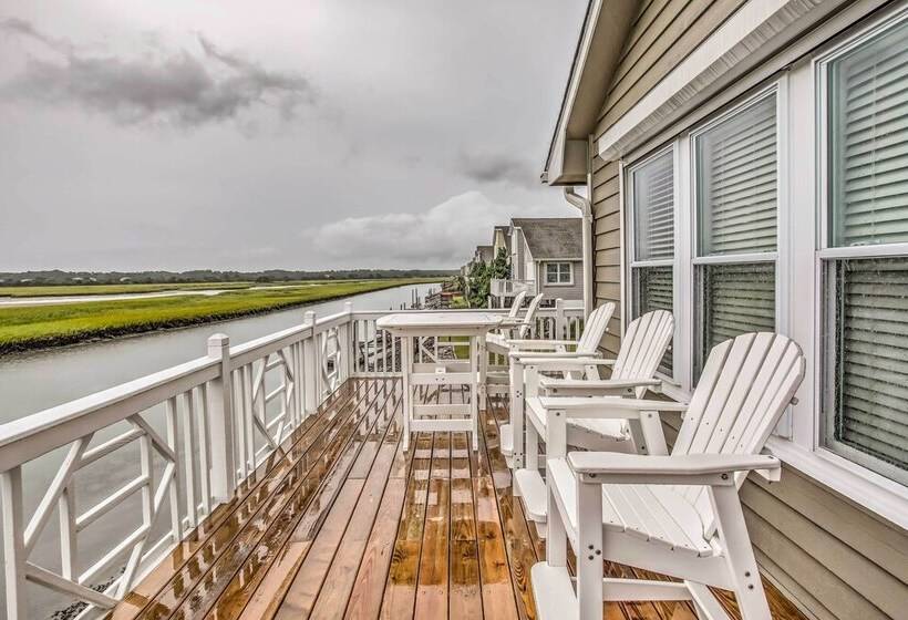 Spacious Beach Cottage W/ Private Dock Access